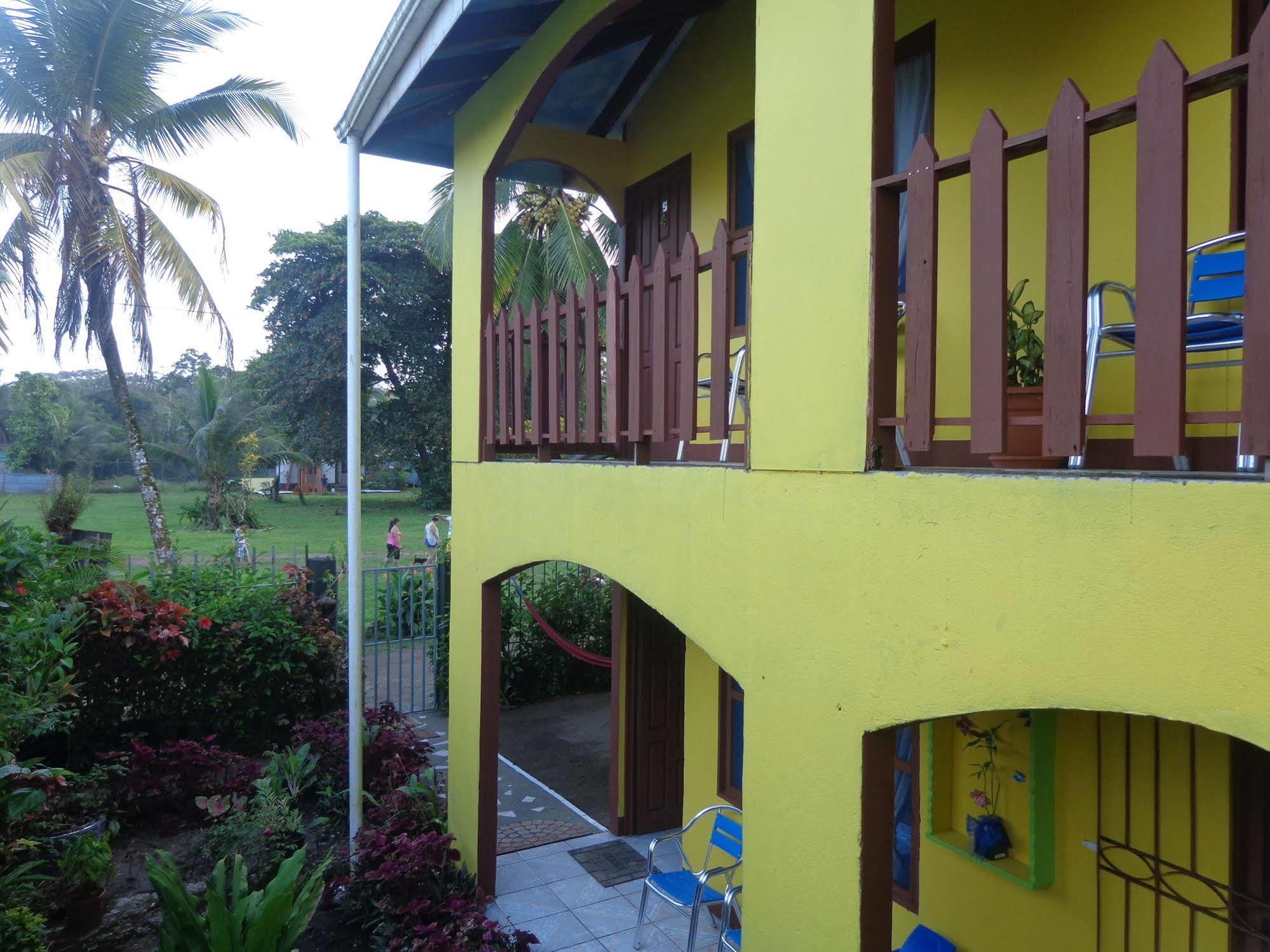 Cabinas Tortuguero Natural Exteriör bild